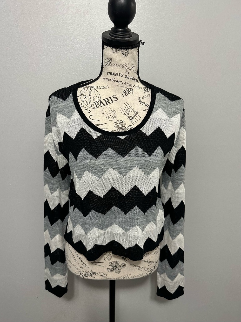 Say what? Chevron Cropped Knit Sweater - Black, Gray & White Size XL